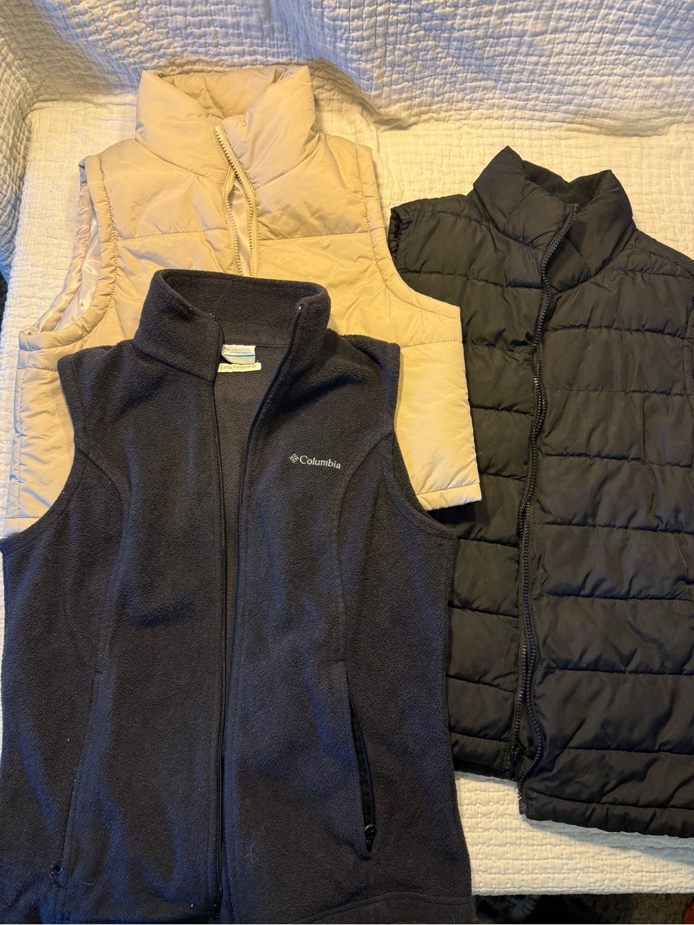 3 Vest lot. Columbia Navy Fleece Vest, Gap Puffer Vest. Womens Size Small/XS